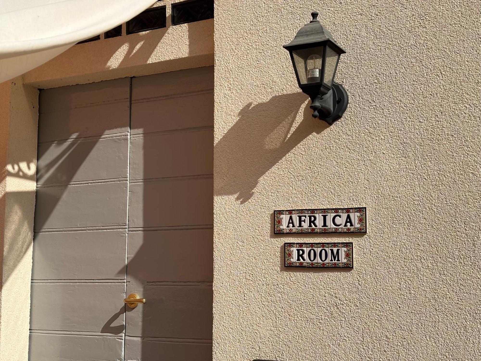 Friendly Africa Room Como Center ภายนอก รูปภาพ